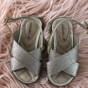 Baby girl gold sandals.